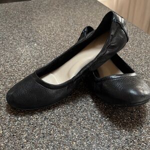 Black Leather Women's Flats by Tahiti